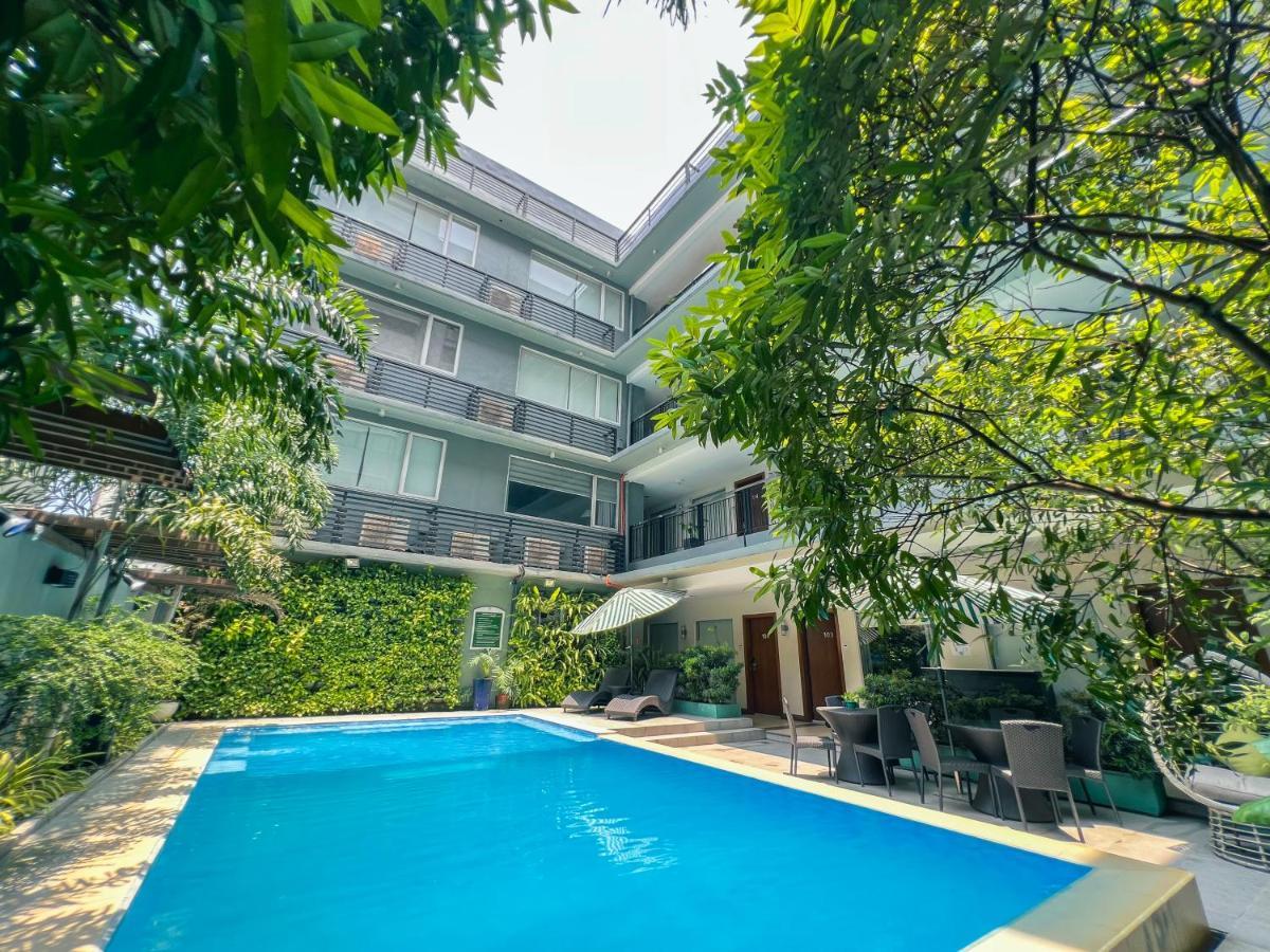 88 Courtyard 3* Pasay