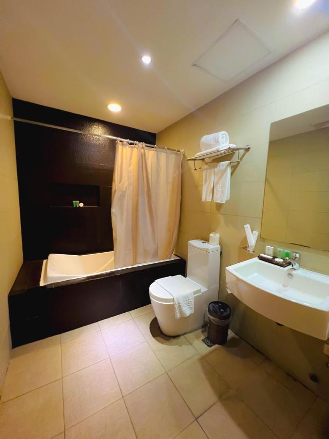 88 Courtyard Hotel Pasay