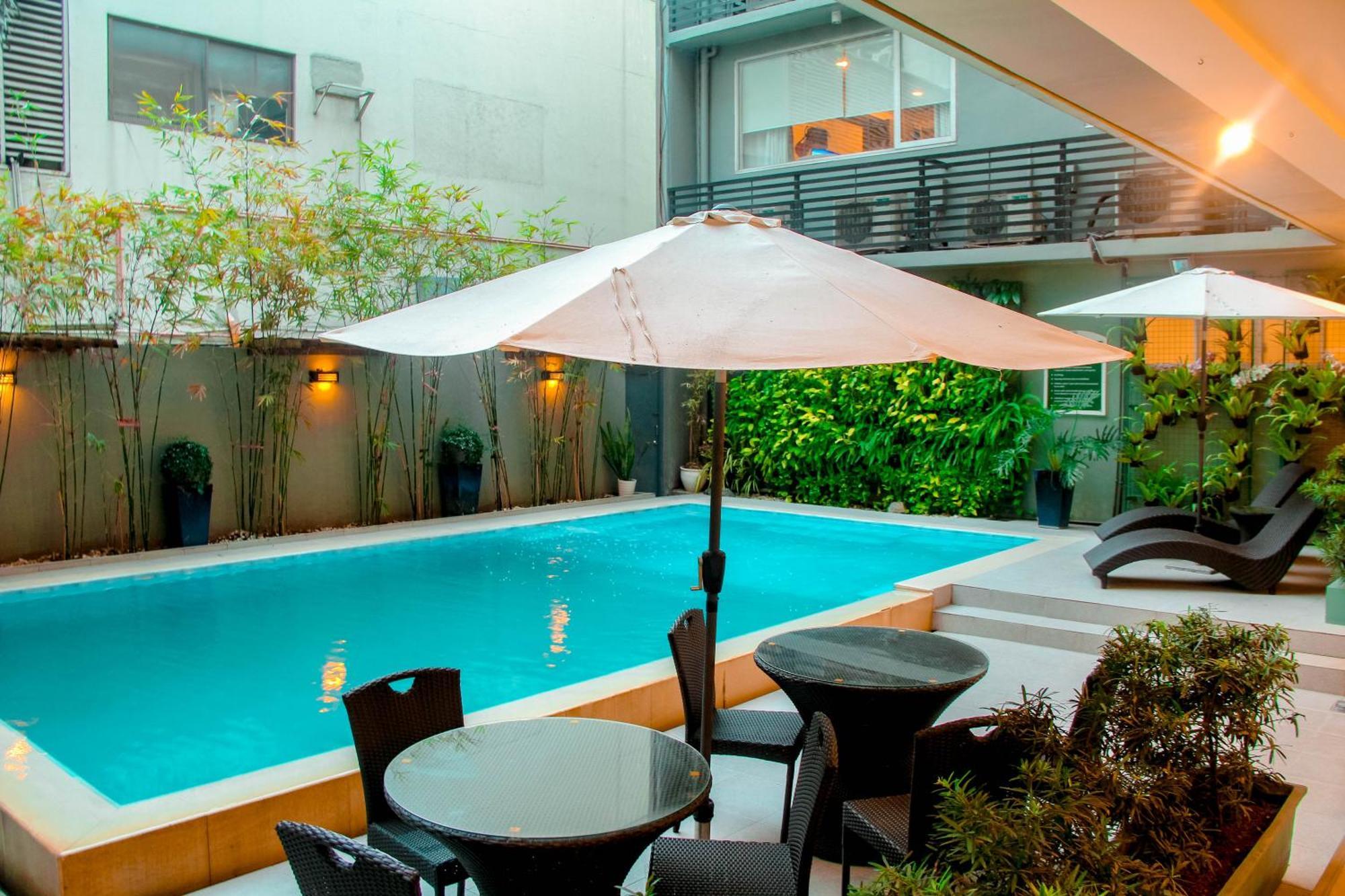 88 Courtyard Hotel Pasay