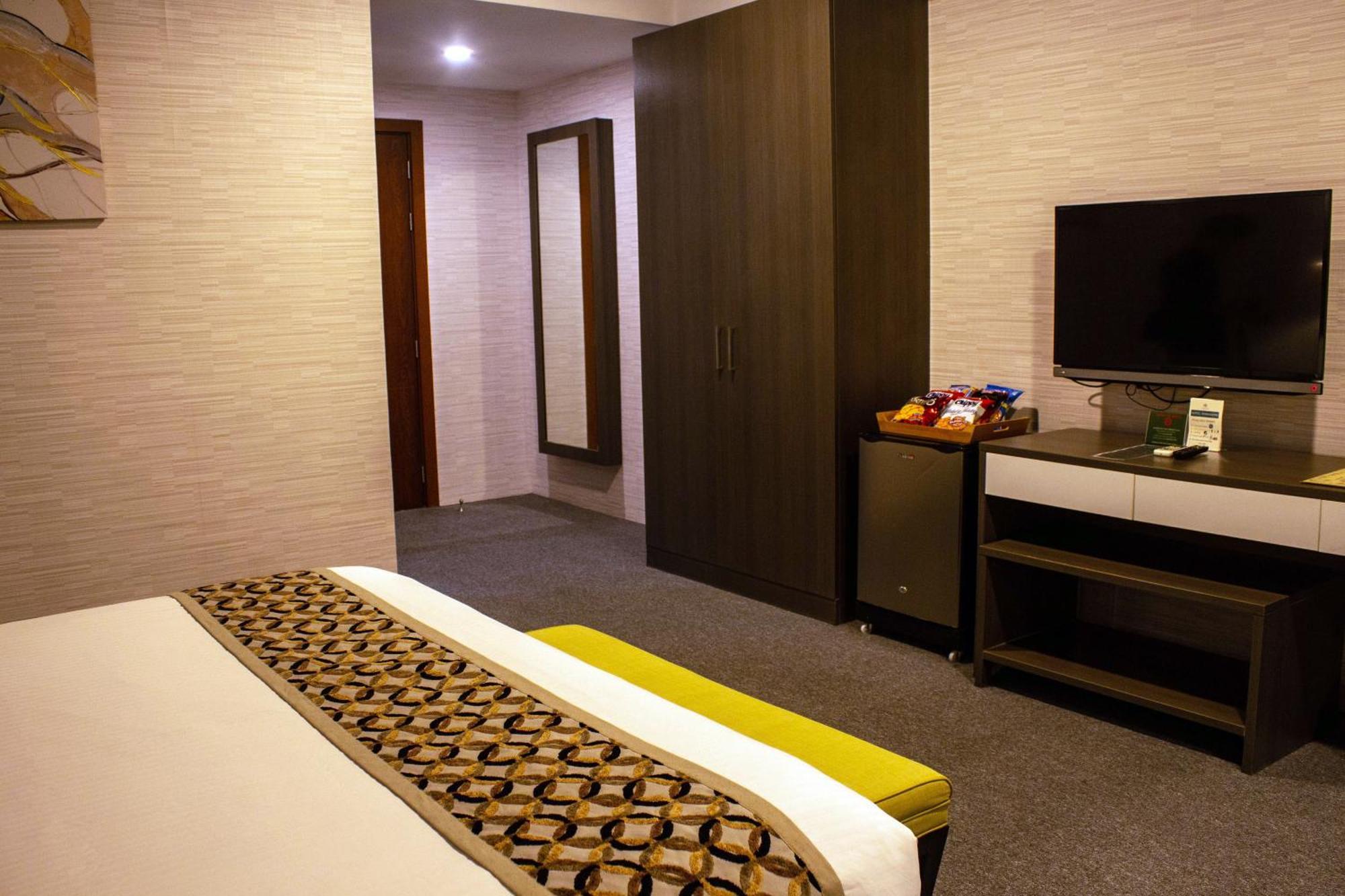 88 Courtyard Hotel 3*