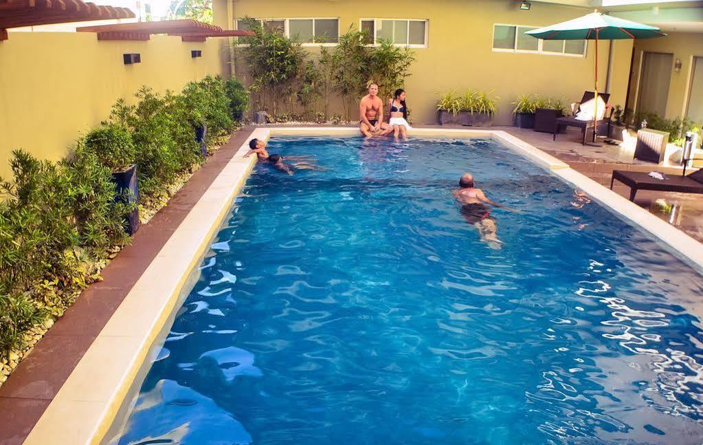 88 Courtyard Hotel Pasay